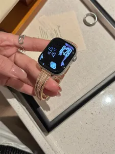 Bracelet de montre étincelant en zirconium pavé compatible avec Apple Watch strass de luxe
