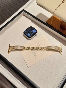 Bracelet de montre strass dore compatible Apple Watch S10 S11 SE, detail de bracelet en cristal