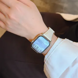 Bracelet de montre en cuir véritable blanc compatible avec Apple Watch, élégant et chic.