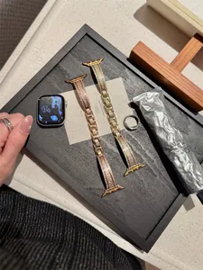 Bracelet de montre en métal strass compatible avec Apple Watch, bracelet de remplacement scintillant.