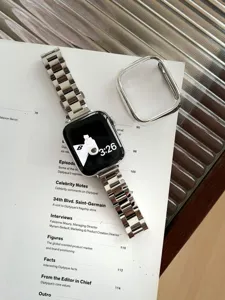 Cinturino per orologio in acciaio inossidabile lucido e custodia compatibili con Apple.