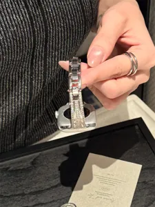Bracelet de montre étincelant en strass zircon élégant compatible avec Apple Watch.