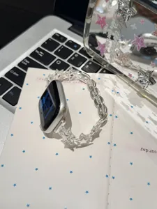Bracelet de montre étoile en métal argenté compatible avec la série Apple Watch élégant.