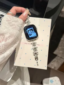 Bracelet de montre en métal zircon étoile élégant compatible avec la série Apple Watch étincelant.