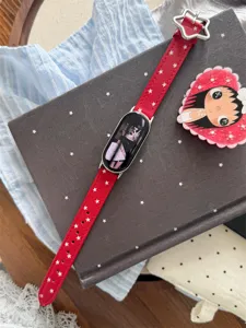 Joli bracelet de montre en cuir avec boucle en étoile et motif d'étoiles rouges pour accessoires.