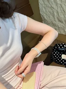 Perlen Einzel-Schleife Uhrenarmband kompatibel mit Apple Watch Serie, elegantes Lifestyle-Accessoire.