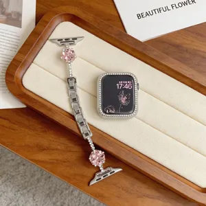 Élégant bracelet de montre en métal strass avec charm cristal rose compatible Apple Watch.