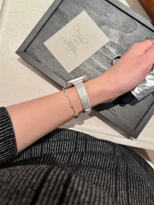 Bracelet de montre en oxyde de zirconium brillant compatible Apple Watch, bracelet en métal argenté.