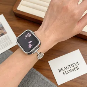 Bracelet de montre en metal strass et boitier compatibles Apple Watch, beau design elegant.