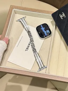 Cinturino per orologio in metallo e strass di ricambio compatibile Apple Watch stile.