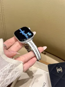 Cinturino per orologio in metallo con strass stile coreano per Apple Watch Series 10 9 8