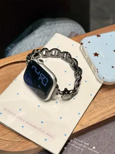 Cinturino in metallo compatibile con Apple Watch, elegante cinturino a maglie scure con stelle.