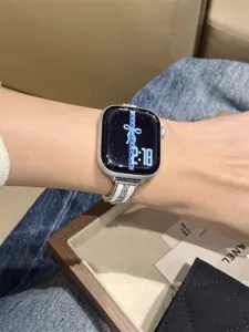 Cinturino per orologio in metallo e pelle zircone stile coreano compatibile con apple watch