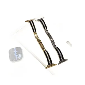 Cinturino per orologio in metallo con strass compatibile con Apple Watch vista principale
