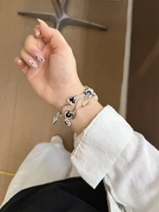 Gedetailleerd overzicht van Koreaanse stijl kralen horlogeband met hartjes hanger voor Apple Watch