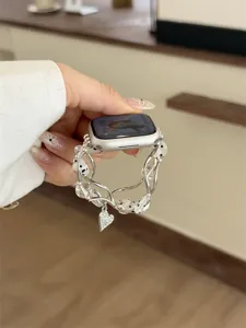 Koreaanse stijl kraalhorlogeband met hartvormige hanger compatibel met Apple Watch.