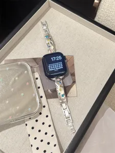 Metall-Uhrenarmband mit bunten Kristallsternen kompatibel fur Apple Watch, stilvoll und elegant.
