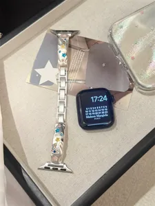 Silbernes Metall-Uhrenarmband mit bunten Kristallsternen, stilvolles Ersatzarmband.
