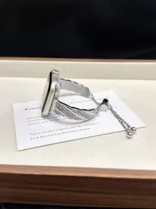 Cinturino in metallo con strass intrecciati compatibile con Apple Watch, elegante cinturino.