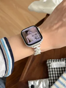 Bracelet de montre en métal étoile zircon compatible avec Apple Watch, design étincelant.