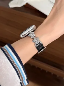 Détail du bracelet de montre en cuir de luxe avec étoiles, compatible avec Apple Watch, élégant.