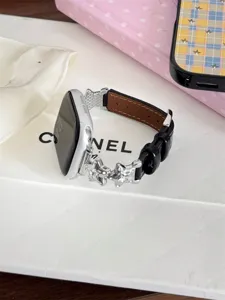 Magnifique bracelet de montre en cuir véritable avec de charmants pendentifs étoile Apple Watch.