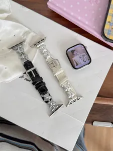 Bracelet de montre en cuir élégant avec charms étoiles en métal compatible Apple Watch