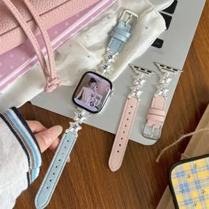 Bracelet de montre en cuir élégant avec charms étoiles en zircon, compatible Apple Watch.