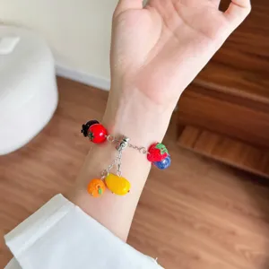 Cinturino per orologio in resina con ciondoli di frutta, compatibile con smartwatch, stile carino.