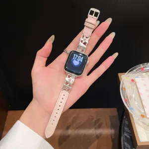 Rosa Leder und Metall Uhrenarmband mit süßen Herzen und Sternen für Ihre Smartwatch.