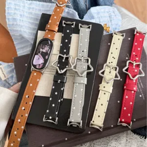 Bracelet de montre en cuir avec etoile compatible smartwatch, elegante boucle metalique etoilee.