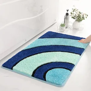 Mikrofaser Badematte mit blauem Kurvenmuster, weich, saugfähig und rutschfest für das Bad.