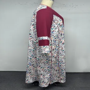Abito lungo autunnale taglie forti maniche lunghe con stampa geometrica bordeaux.
