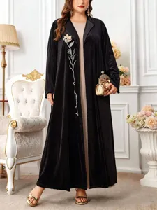 Plus Size Samt langer Cardigan mit zarter Blumenstickerei, elegante lockere Außenrobe.