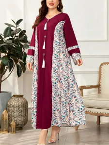 Abito lungo bordeaux taglie forti maniche lunghe inserti stampati scollo V con nappe.