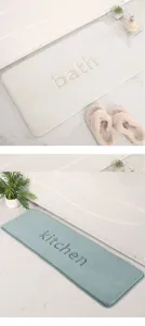 Dicke saugfähige Badematte und Küchenmatten-Set mit stilvollem gesticktem Textdesign.