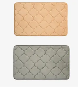 Zachte badmat van traagschuim met elegant gewatteerd quatrefoil-patroon, absorberend vloerkleed.