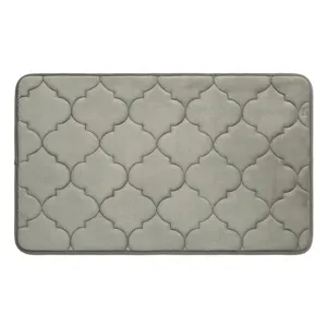 Dikke absorberende antislip badmat met grijs klaverbladpatroon voor deur en badkamervloer.