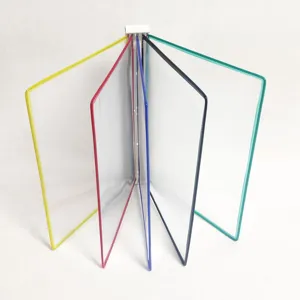 Dossier d'affichage mural rabattable avec bords multicolores, poches transparentes pour bureau.