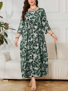 Abito lungo taglie forti a fiori, maniche lunghe e vestibilità comoda per uno stile elegante.