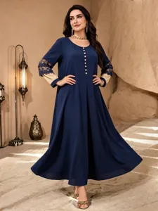 Elegantes dunkelblaues Maxikleid mit langen Ärmeln, Spitzenbesatz und Knöpfen vorne für Damen.