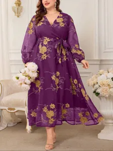 Abito lungo viola taglie forti con ricamo floreale, vestito elegante a portafoglio.