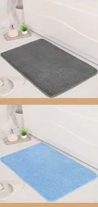 Tappeto da bagno antiscivolo e assorbente con superficie testurizzata, ideale per casa e camera.