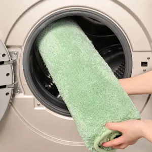 Thickened shaggy green floor mat for living room and bedroom, machine washable and soft.