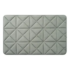Graue Badematte aus Memory-Foam mit geometrischem Dreiecksmuster, weicher Korallenvlies-Teppich.