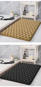 Tapis de bain absorbant avec surface à bulles 3D, design antidérapant pour salle de bain.