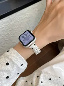 Detailed view of the stylish polka dot metal watch strap, designed for smartwatches.