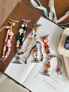 Bracelet de montre en perles de céramique avec charms mignons pour Apple Watch, tressé main.
