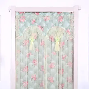Cortina de puerta de encaje pastoral con rosas rosas y lazo de tul amarillo, separador.