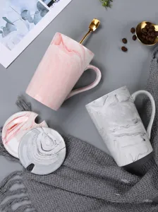 Ensemble de tasses en céramique marbrée avec couvercle et cuillère, tasse à café de couple.